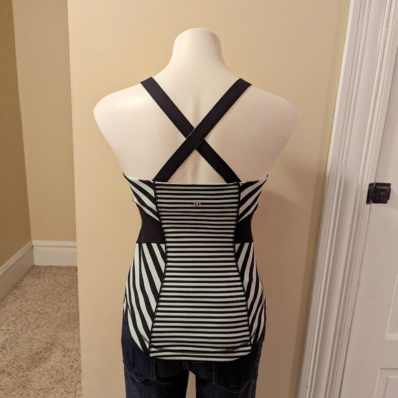 Lululemon Work it out black and pale green workout tops size 6 - Picture 3 of 7